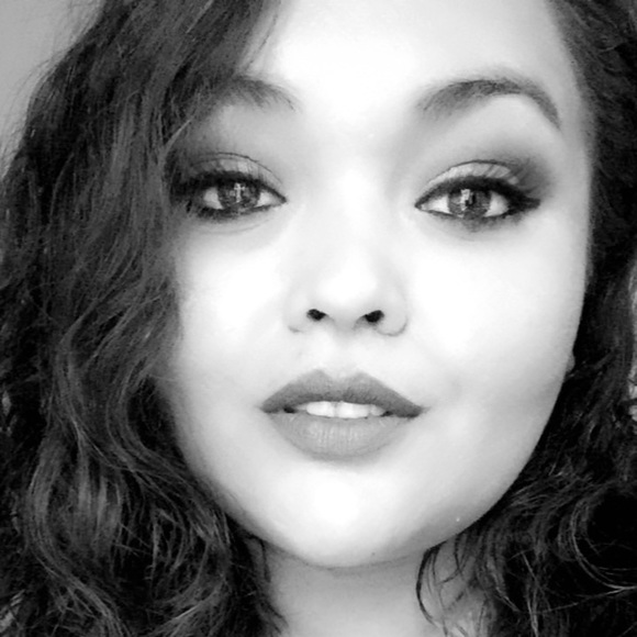 Meet your Posher, Gladis - Picture 1 of 1